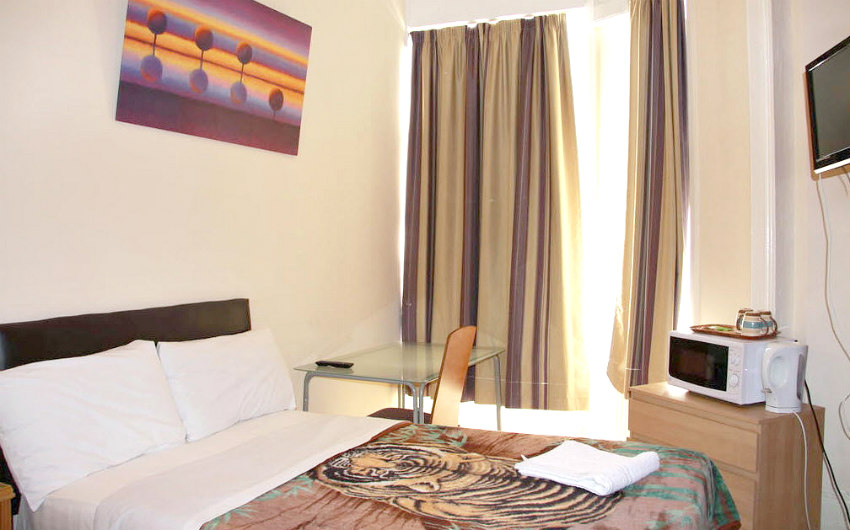 Double room at Collingham Place Studios