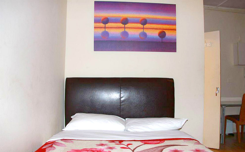 A typical room at Collingham Place Studios