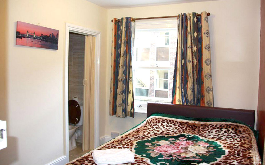 Double room at Collingham Place Studios